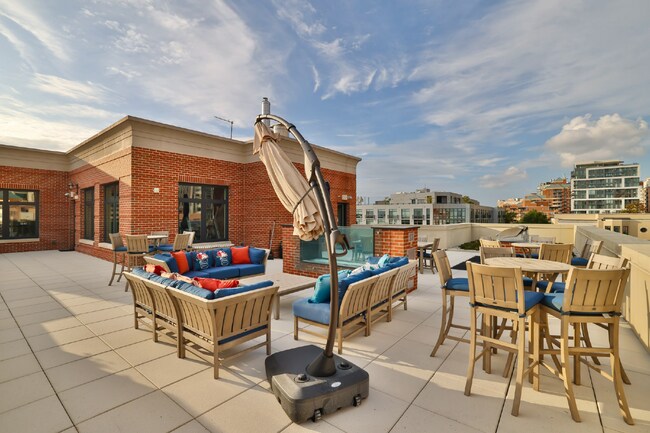 Building Photo - Pets Welcome!! Private Garage Parking Avai...