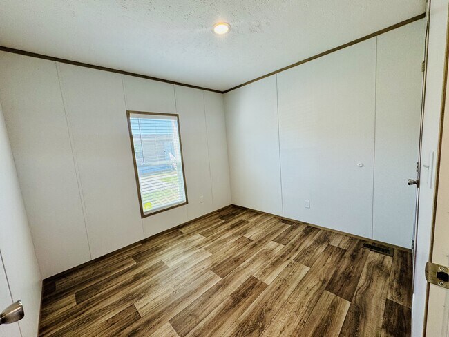 Building Photo - 131 Blissful Ct