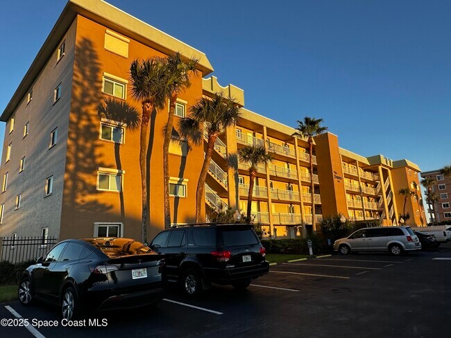 Building Photo - 1415 N Hwy A1A