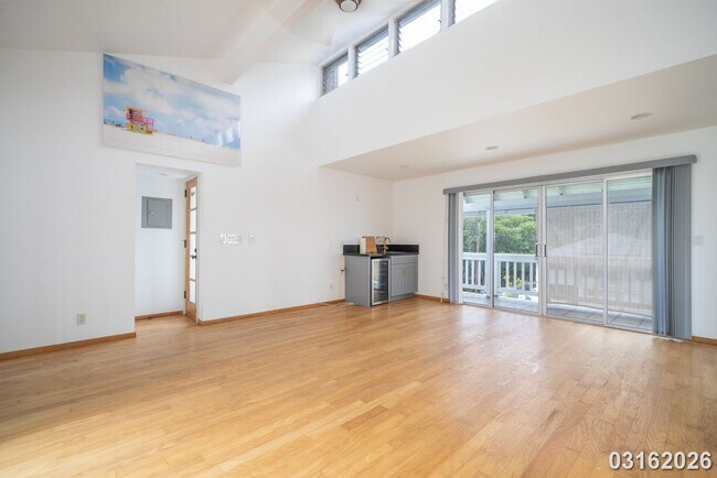 Building Photo - 4 Bed 3 Bath in Kalihi Valley