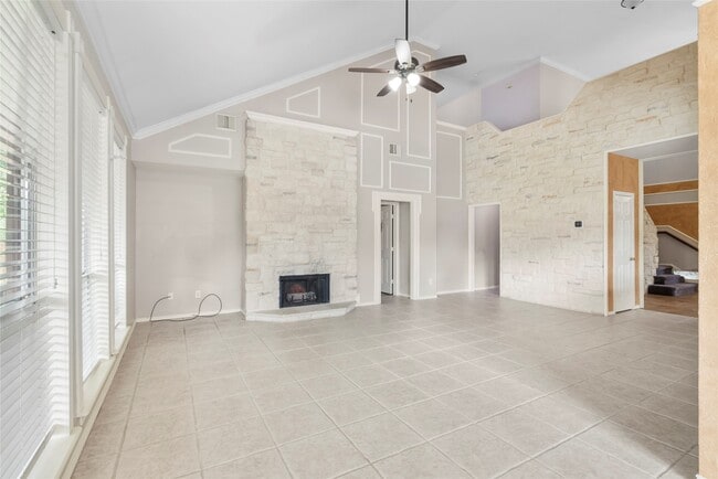 Building Photo - 510 Crestwater Ct