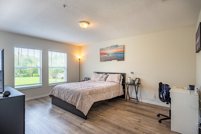 Building Photo - 9859 Tivoli Villa Dr