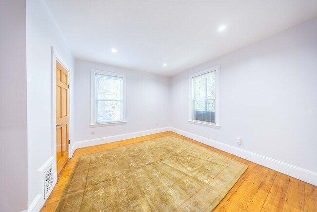 Building Photo - 7 Alcott St