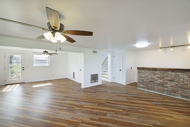 Building Photo - Lake Dock Waterfront Home