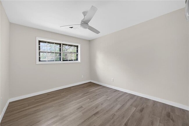 Building Photo - 6000 Mallory Rd