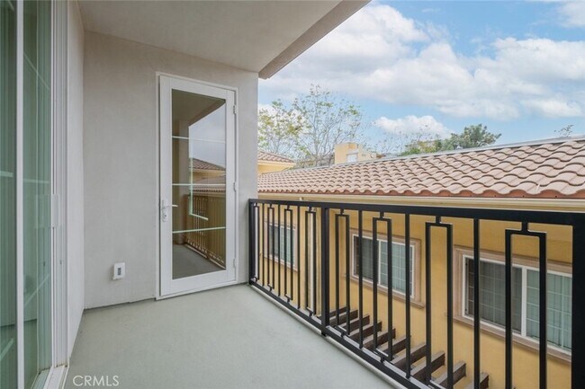 Building Photo - 10218 Fernglen Ave