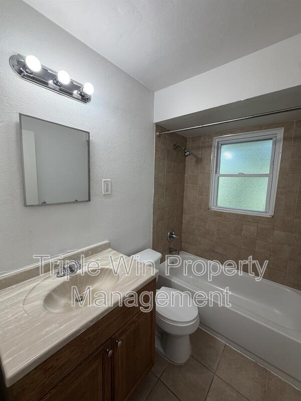 Building Photo - 6801 Knoll Ave