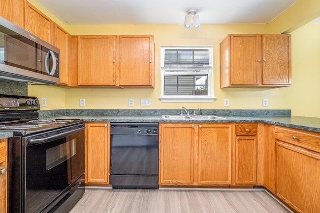 Building Photo - 9026 Tibble Creek Way
