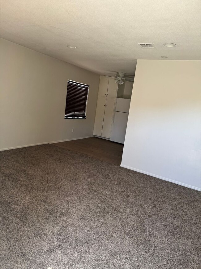 Building Photo - 10535