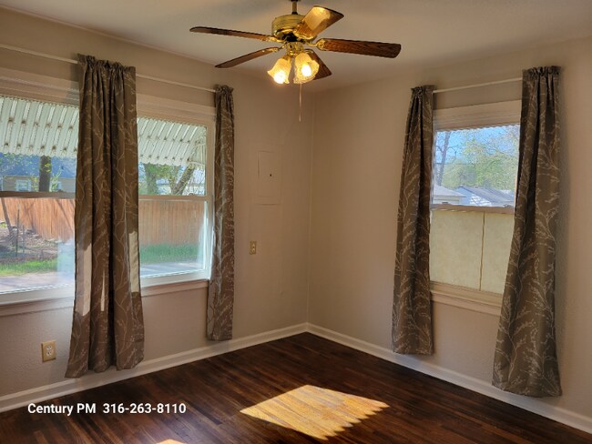 Building Photo - 219 S St Paul St