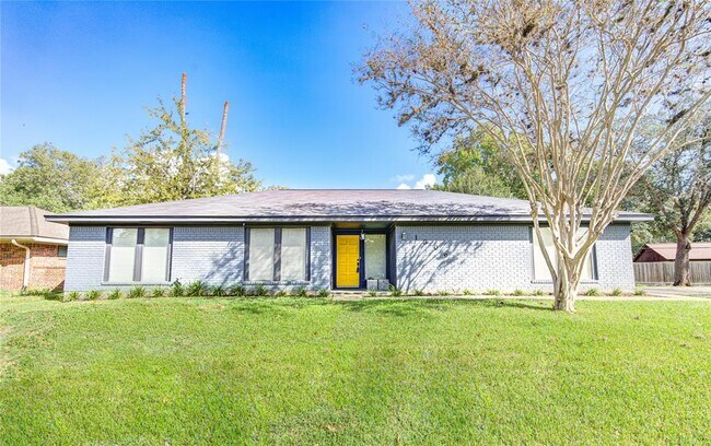 Primary Photo - 1809 Lamar Dr