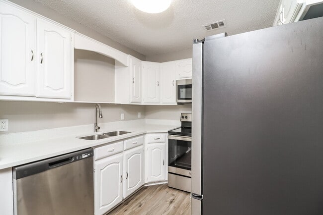 Building Photo - 19 Atlanta Ct