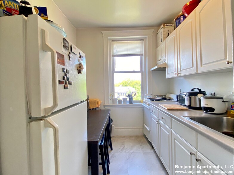 Primary Photo - 124 Warren St