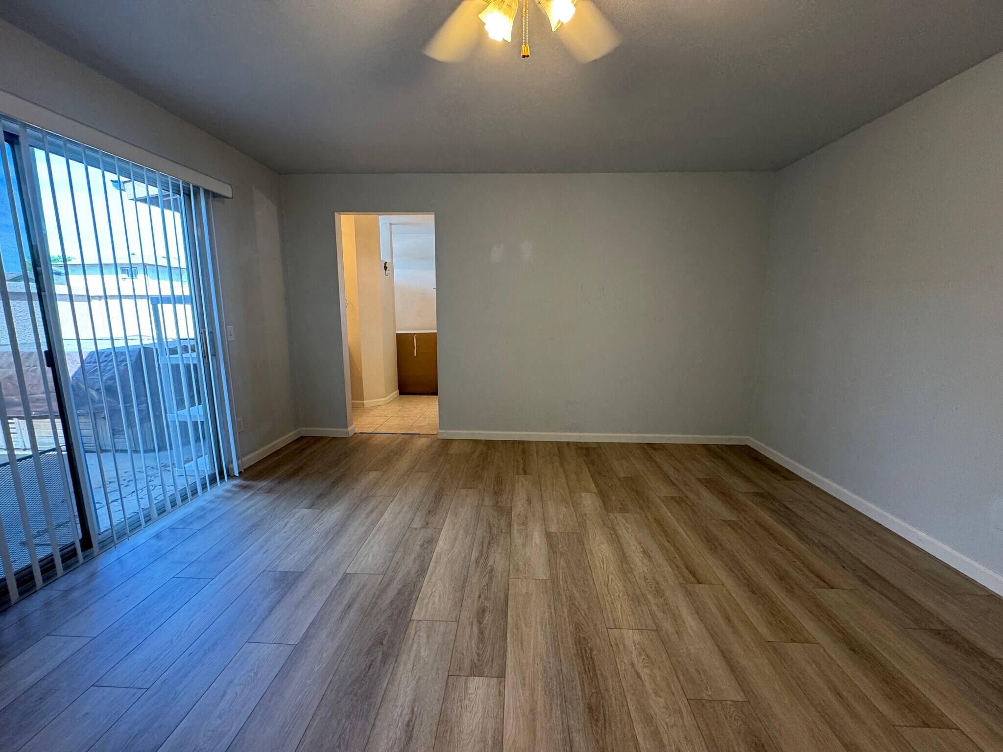 Building Photo - 1122 Avenida de las Estrellas