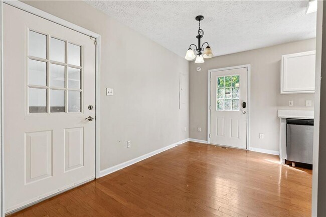 Building Photo - 1333 Laura Ln