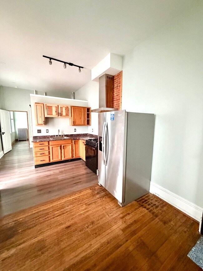 Building Photo - 205 E King St