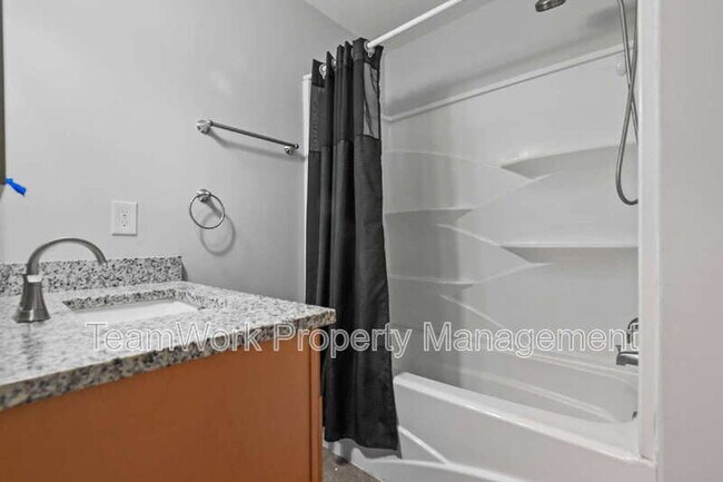 Building Photo - 313 Clearwater Dr