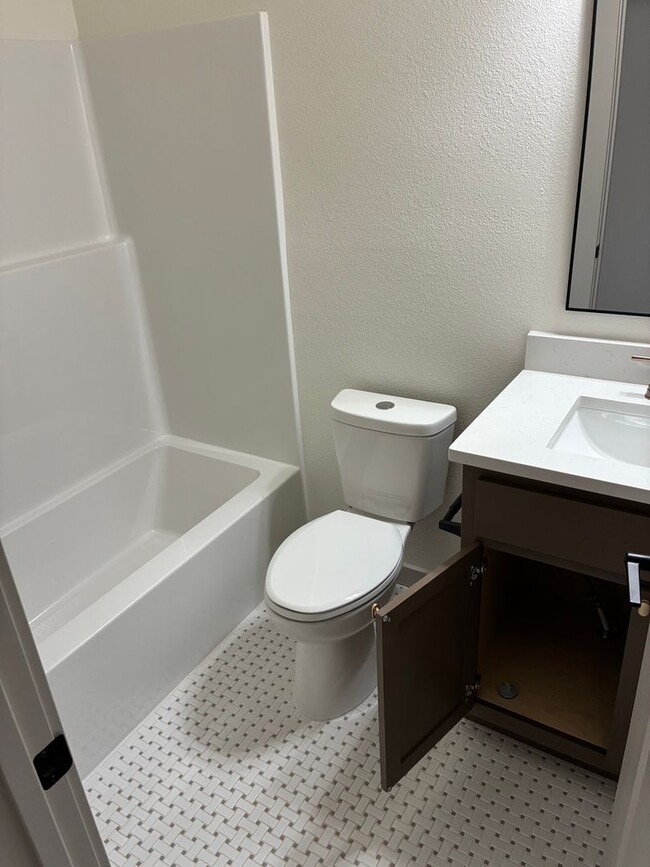 Building Photo - Brand New 2 Bed Home - Springfield MO