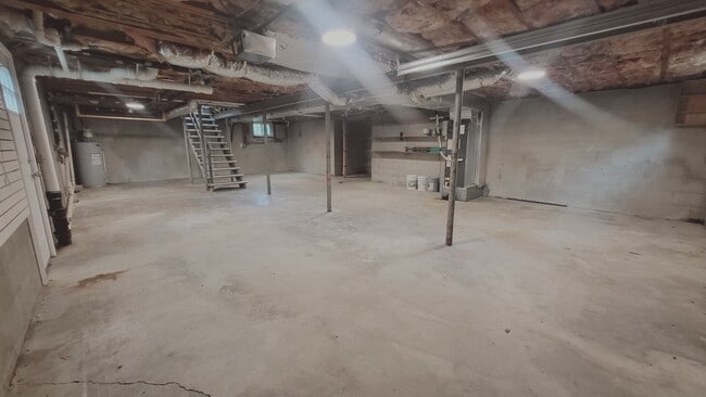 Building Photo - 910 Rexdale Dr