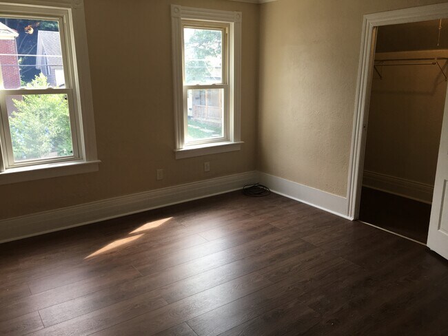 Master bedroom - 240 Scott St