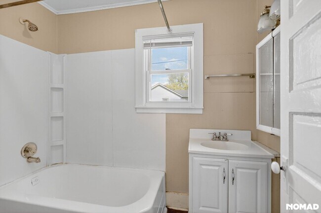 Building Photo - Charming 3BR House in Kankakee