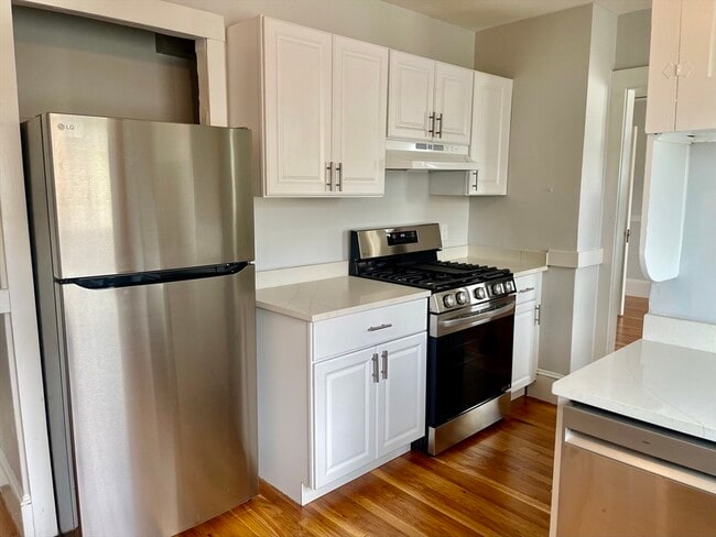 Building Photo - 17 Edgecliff Rd