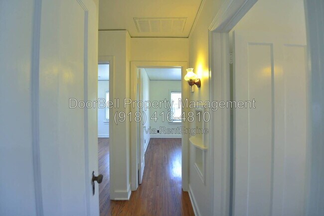 Building Photo - 1150 S Oswego Ave