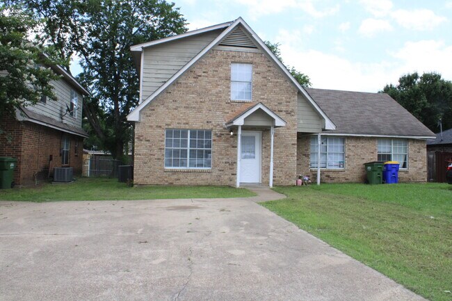 Primary Photo - 526 Glen Cove St