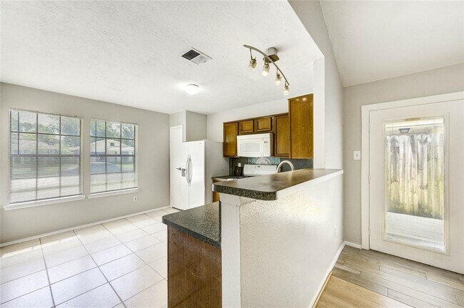 Building Photo - 5207 Beaverhill Dr