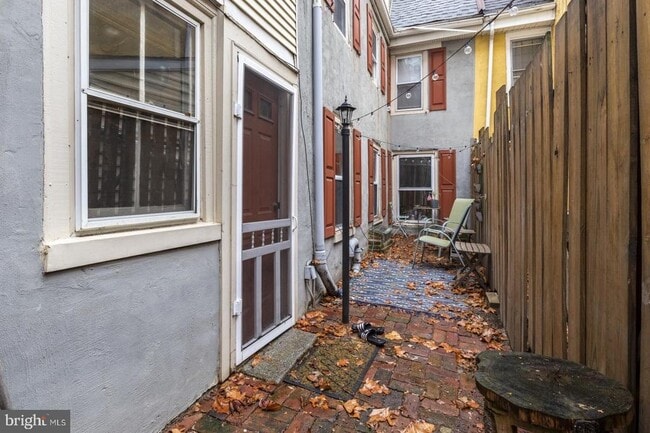 Building Photo - 132 Elfreth's Alley
