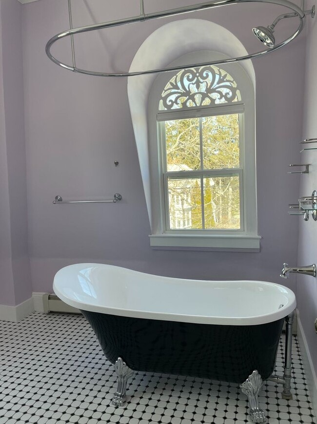 Building Photo - Recently Renovated Victorian Style Home in...