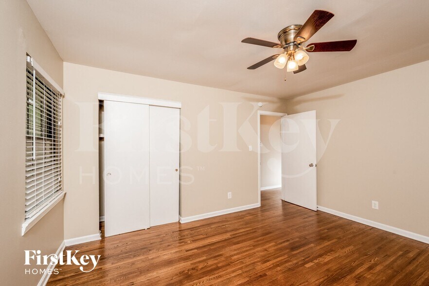 Building Photo - 1326 Potter Ave