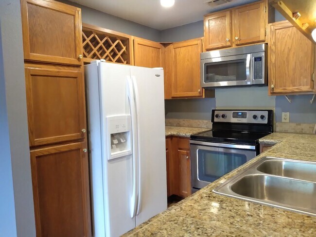 Building Photo - Available Now! GORGEOUS 1 Bedroom 1 Bath CONDO NEAR MEDICAL CENTER!