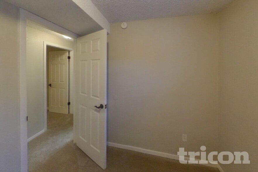 Building Photo - 2286 Farnsworth Dr