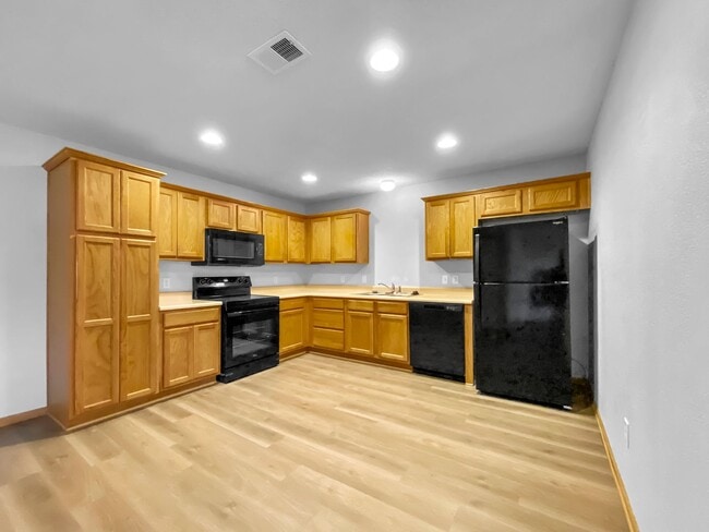 Building Photo - 3BR/2BA Home for Rent in Grain Valley, MO 64029 | Fenced Yard | Fireplace | Garage | Pet-Friendly