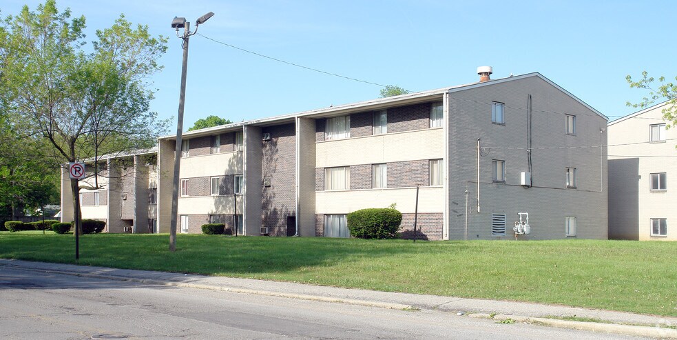 Primary Photo - The Courts Apartment Homes