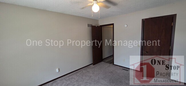Building Photo - 1300 E 152nd Terrace