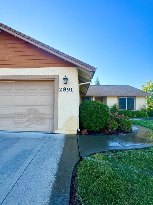 Building Photo - Beautiful Home in Windsor Estates
