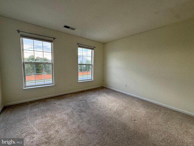 Building Photo - 105 Fredericksburg Dr