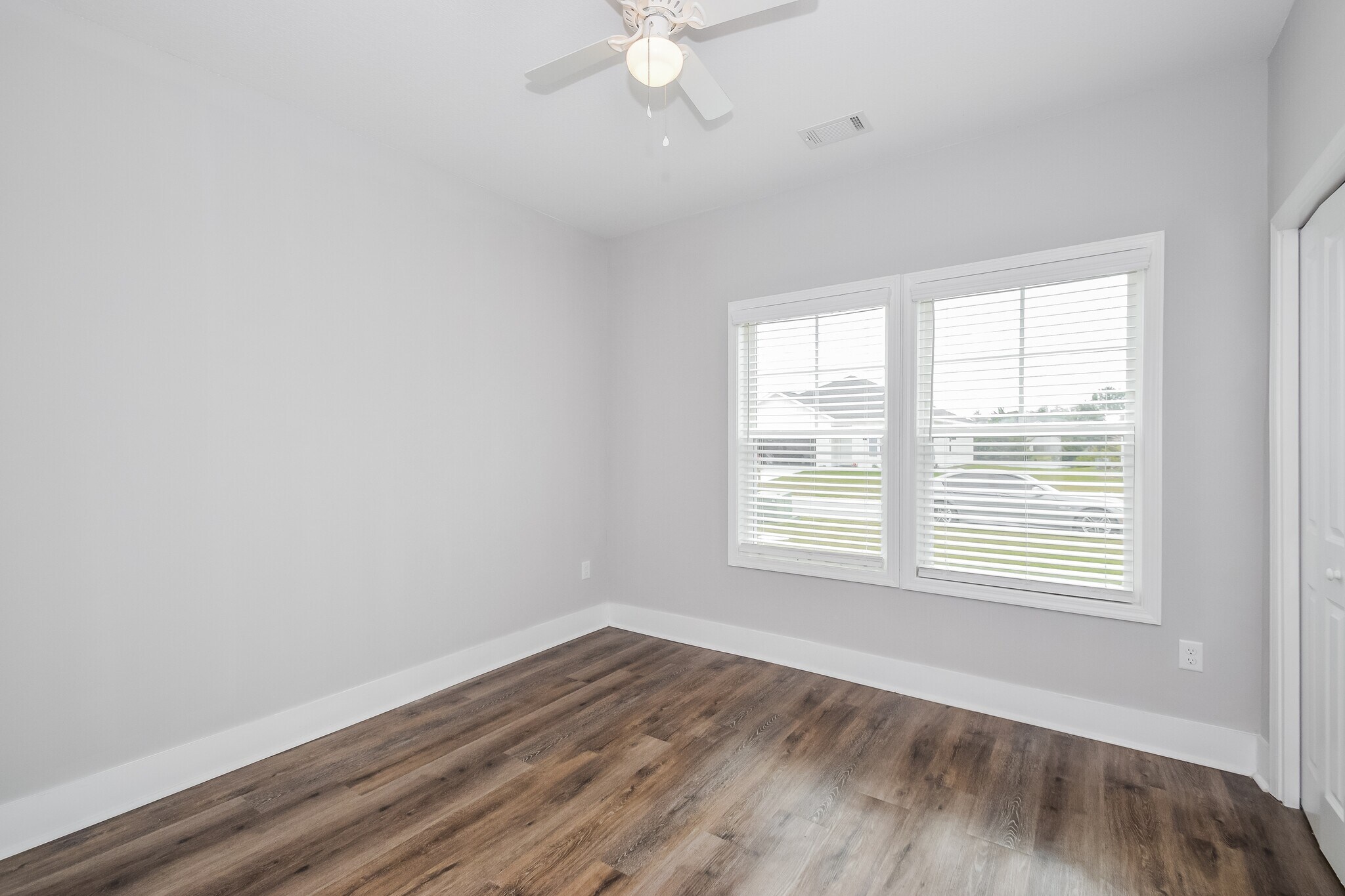 Building Photo - 1047 Autumns Wood Cir E