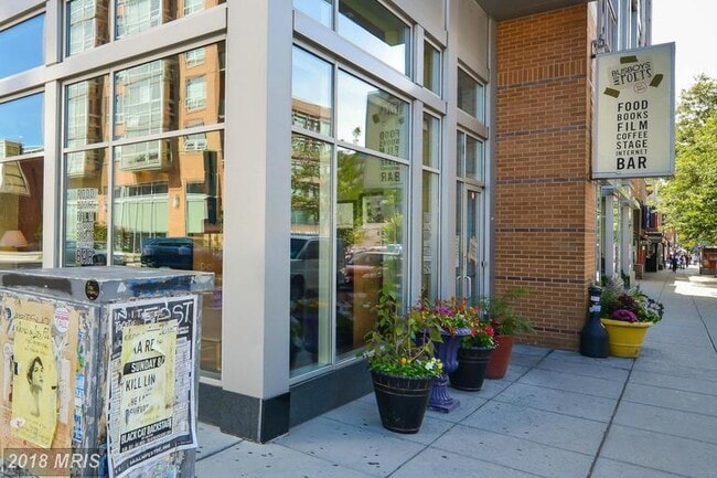 Building Photo - 1921 9 1/2 St NW