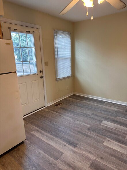 Building Photo - 741 Ridgeview Dr