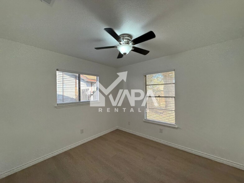 Building Photo - 216 Kimberly Dr