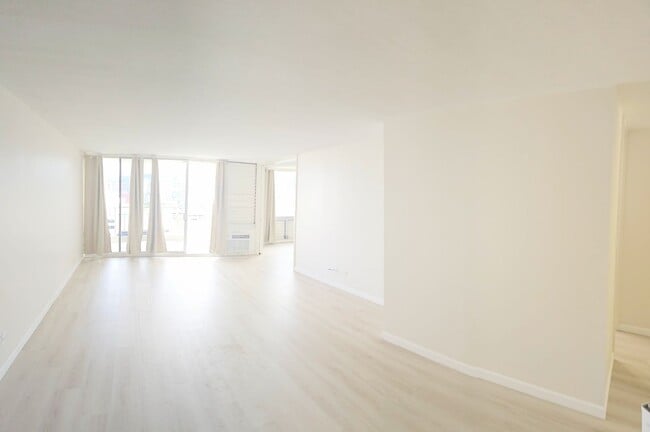 Building Photo - 1717 Ala Wai Blvd