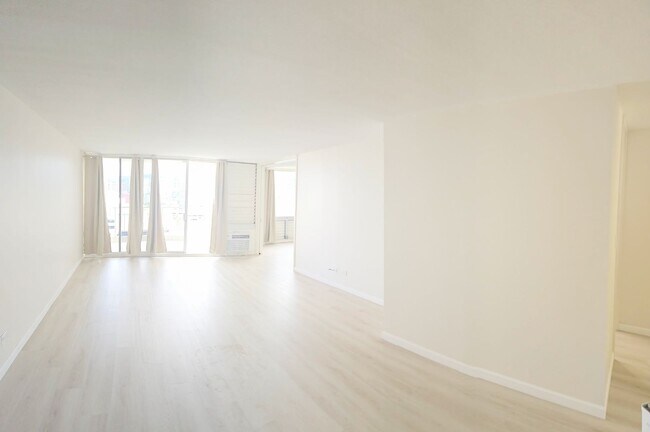 Building Photo - Stunning Newly Renovated 2BR/2BA Condo in Waikiki with Ocean & Mountain Views