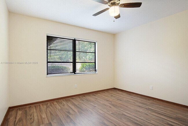 Building Photo - 525 SE Brookside Terrace