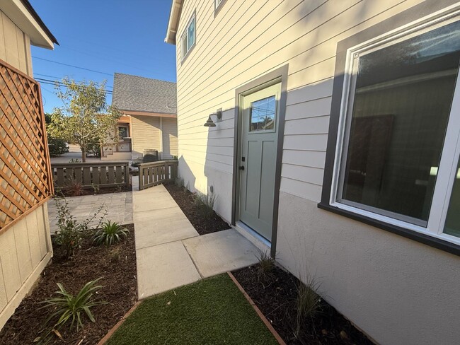 Building Photo - 811- 909 S Spruce Street