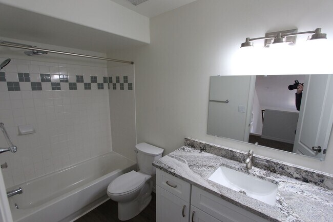 Building Photo - Remodeled End-Unit Townhome @ Village at Elk Run | 3 Bed, 2.5 Bath + 2-Car Garage