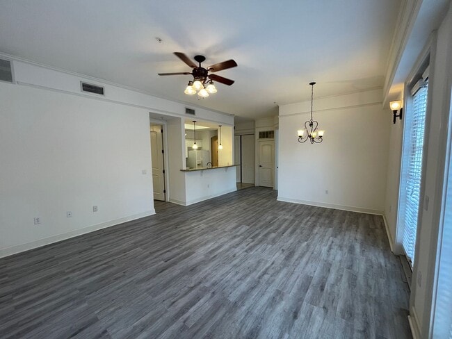 Building Photo - Jackson Square - Top Floor 2 Bedroom, 2 Ba...