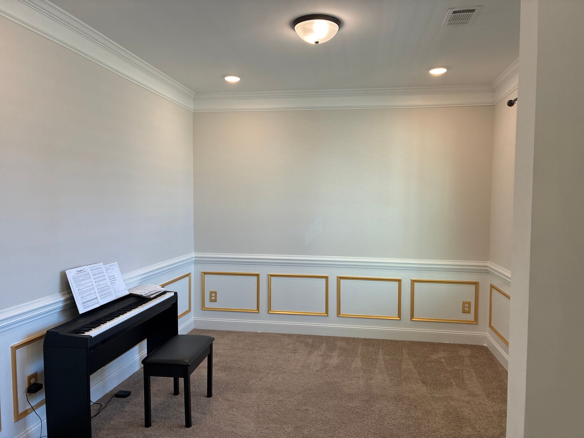 Building Photo - Room in House on Benjamin Dr